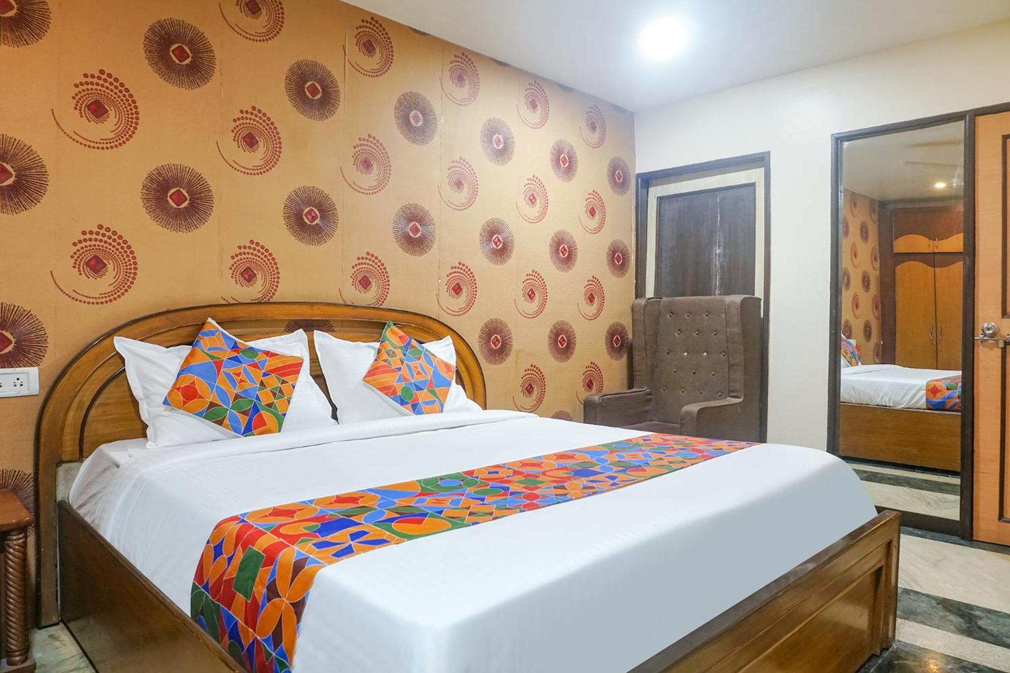 Hotel Fabhotel Galaxy Residency