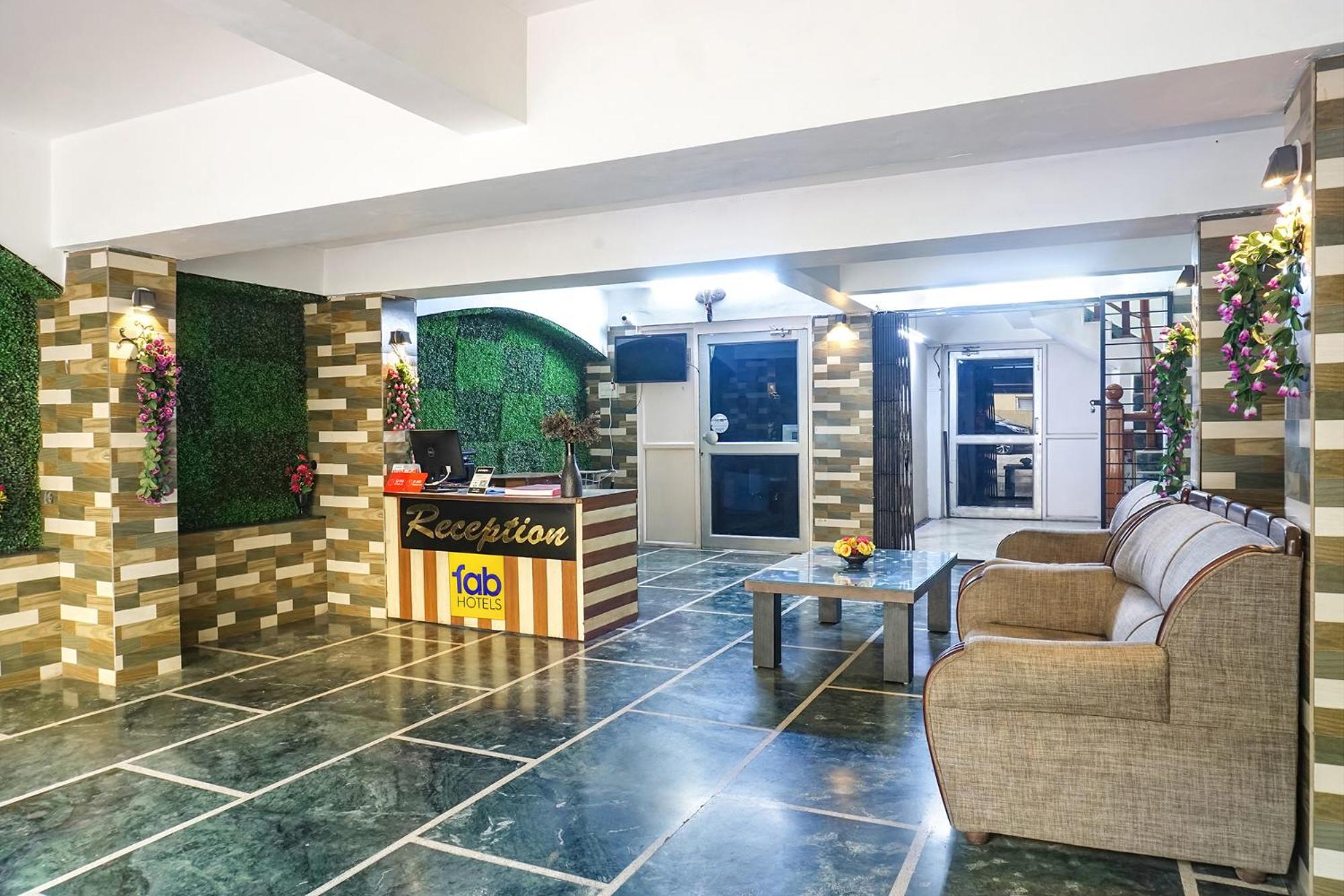 Hotel Fabhotel Galaxy Residency
