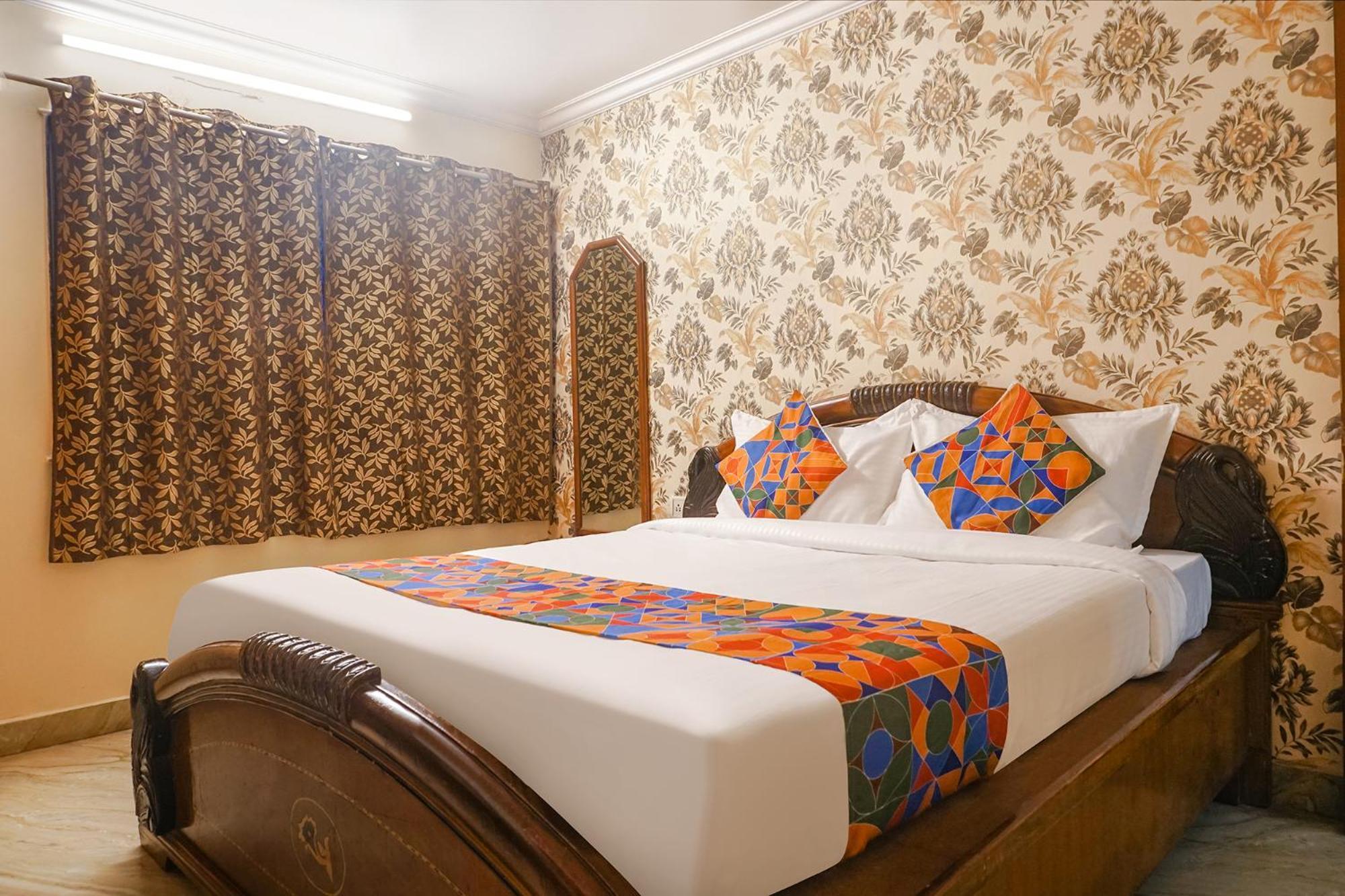 Hotel Fabhotel Galaxy Residency 3*