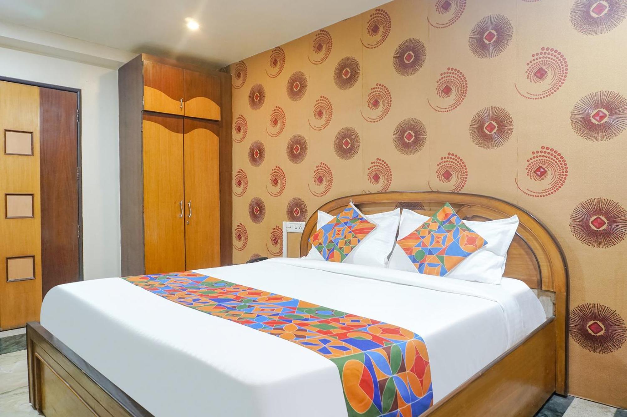 Hotel Fabhotel Galaxy Residency 3*